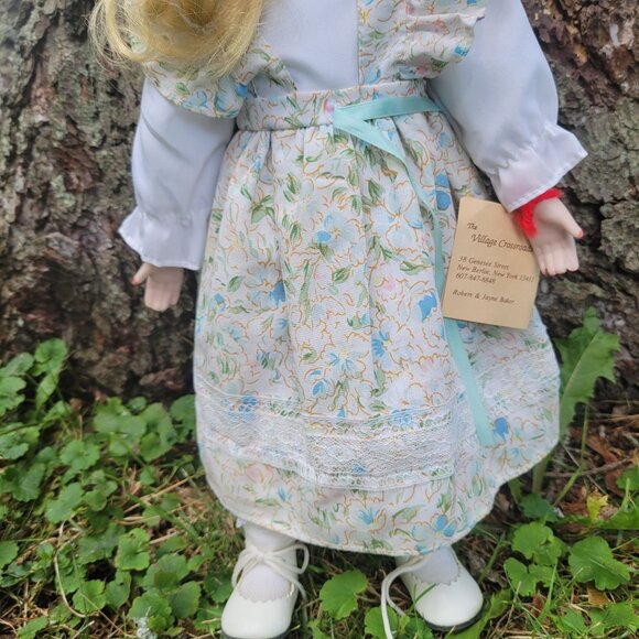 24" Porcelain Victorian Doll With Floral Dress & Bonnet By The Village Crossroad - Picture 4 of 7